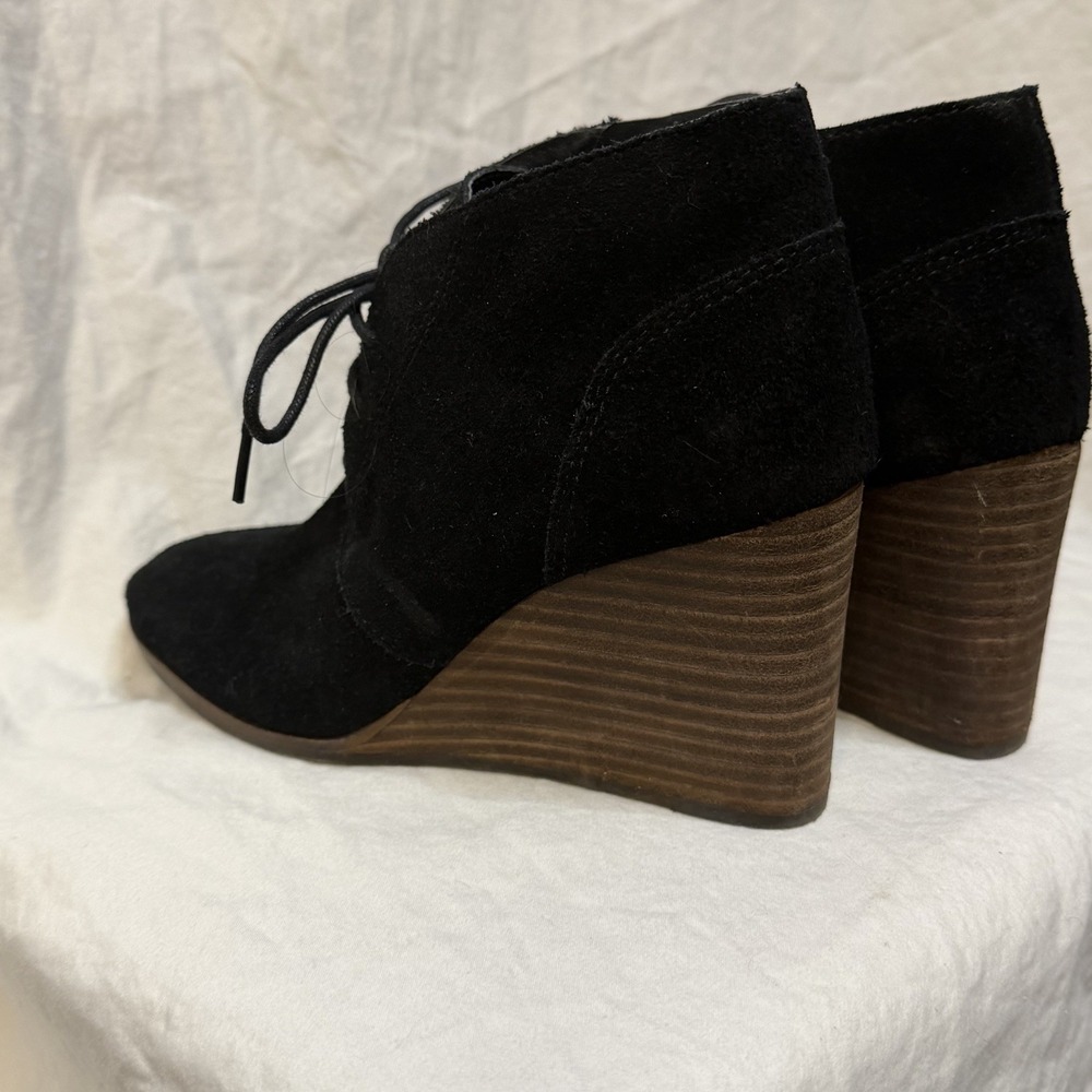 Lucky Brand Women's Shylow Suede Bootie Boho Preppy Black Size 6.5M Wedge Heel - Picture 2 of 7